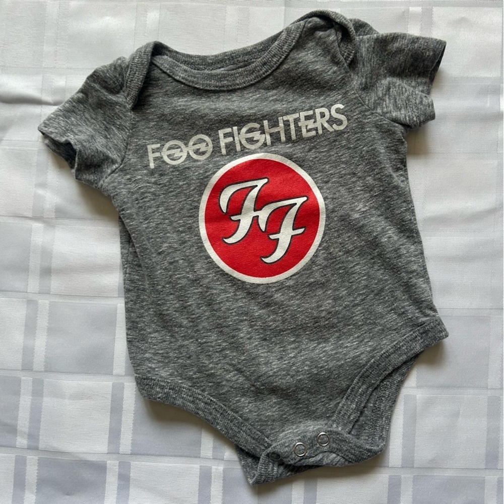 3 for $20 🐣 Foo Fighters Grey Short Sleeve Baby Onesie Bodysuit
